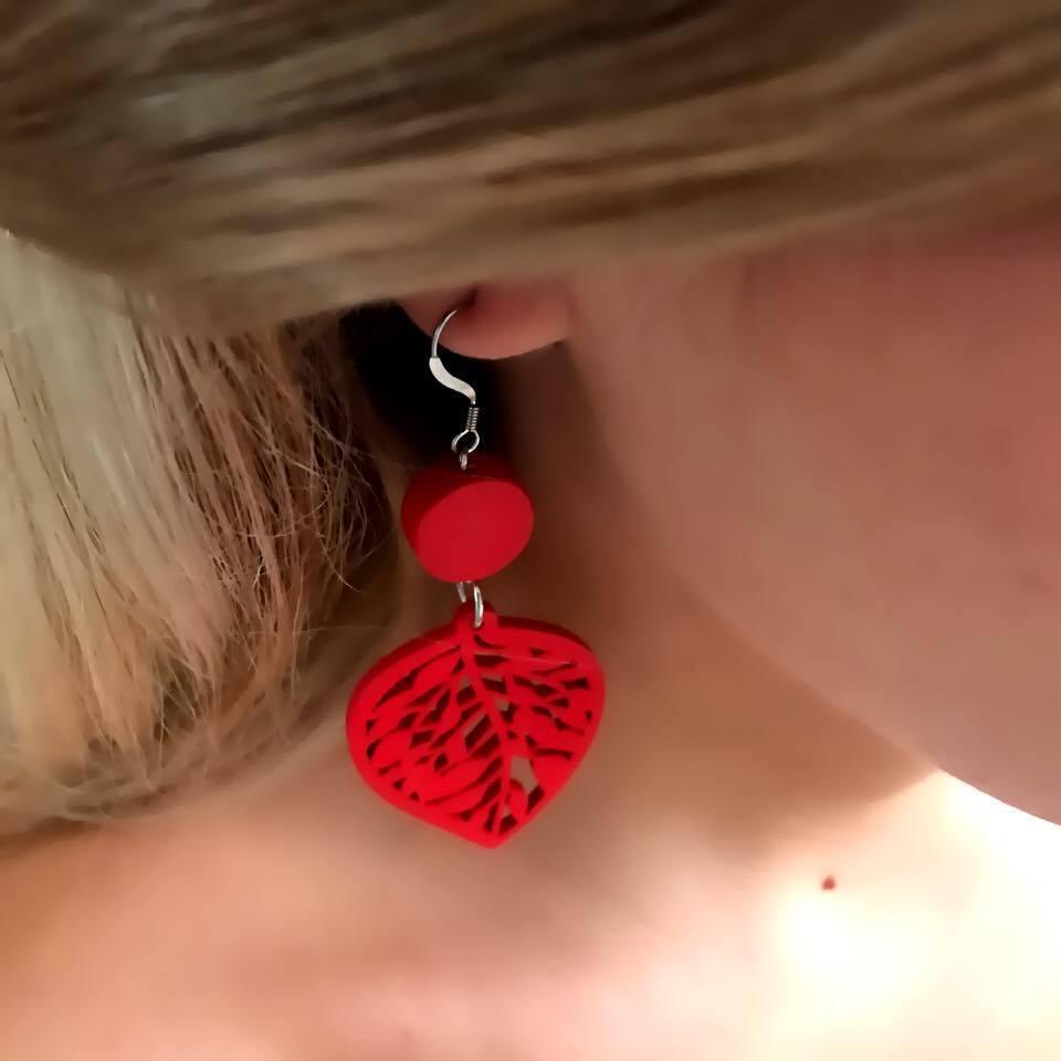 Wooden earrings, Leaf (red)