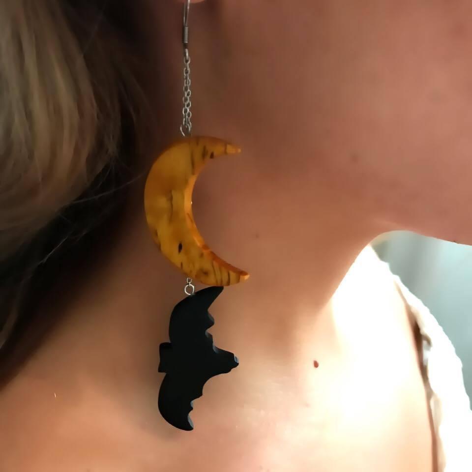 LEMPI earrings, Bat and moon