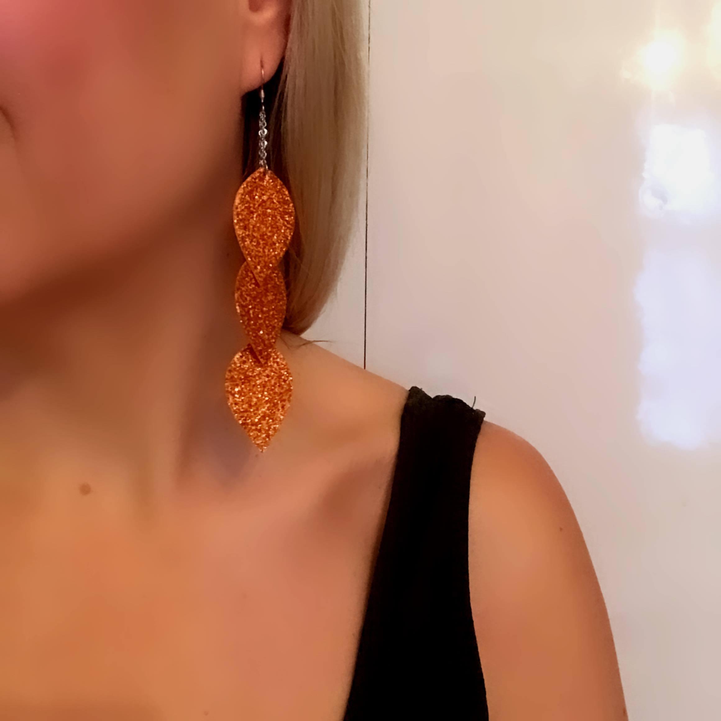 LEMPI earrings, Leaves (orange glitter, three-piece)