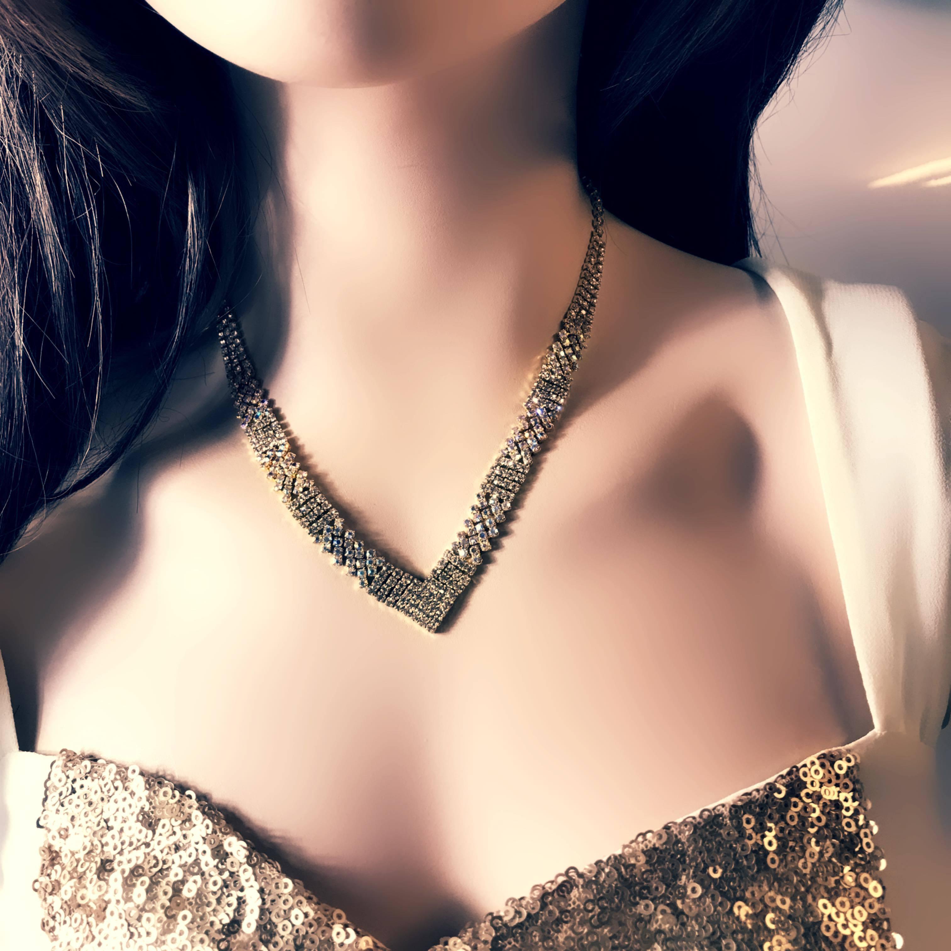 Strassikaulakoru, Simple Strass Necklace in Gold