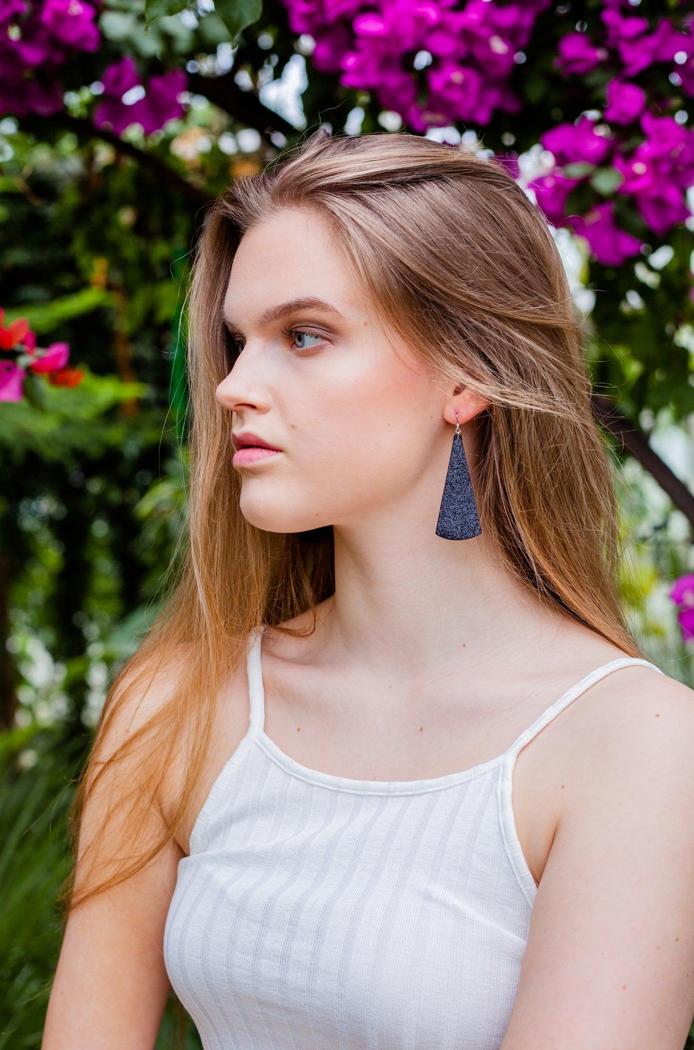 LEMPI earrings, Kajo (black glitter)