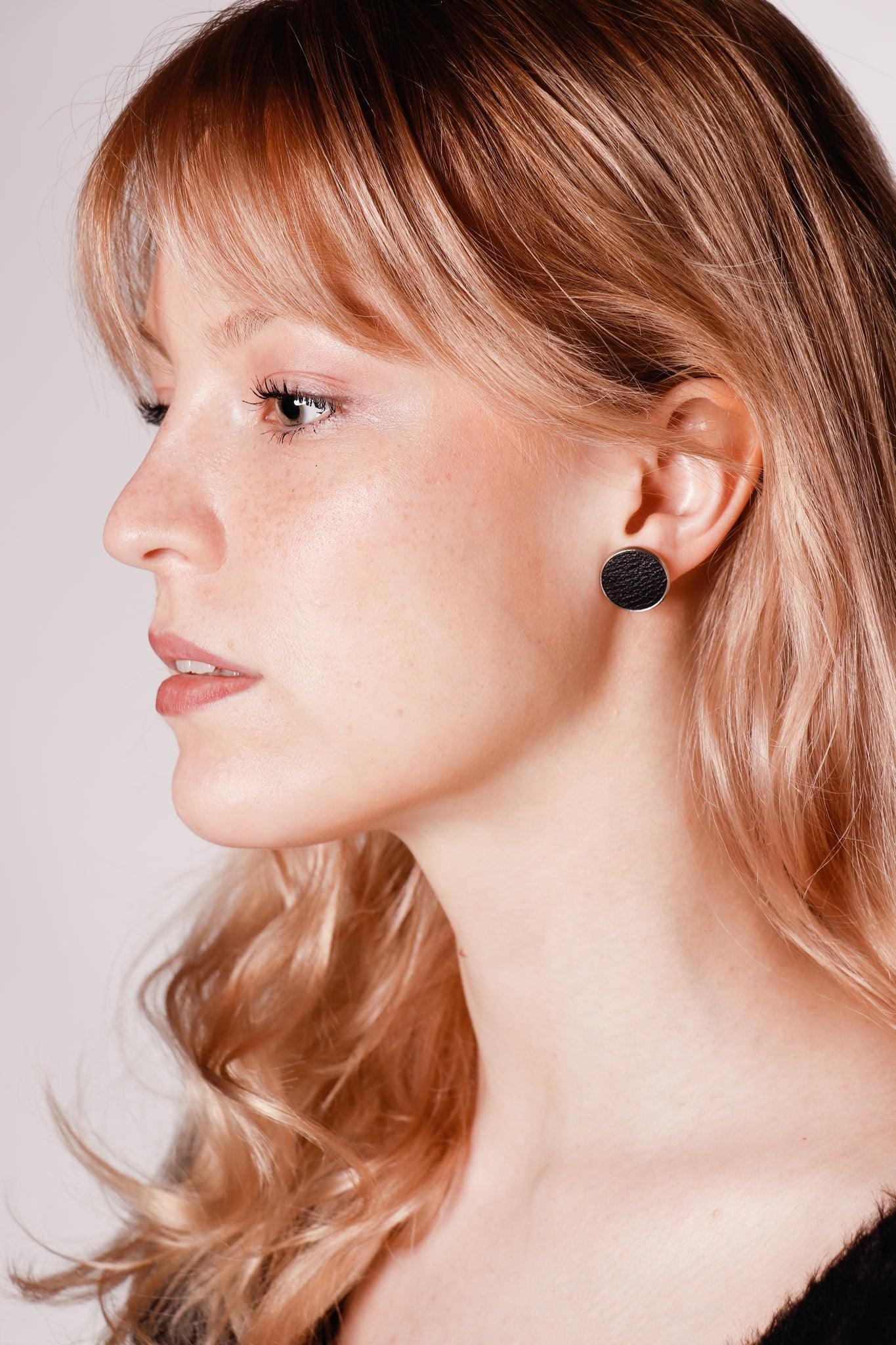 LEMPI earrings, Veera (black glitter, M)