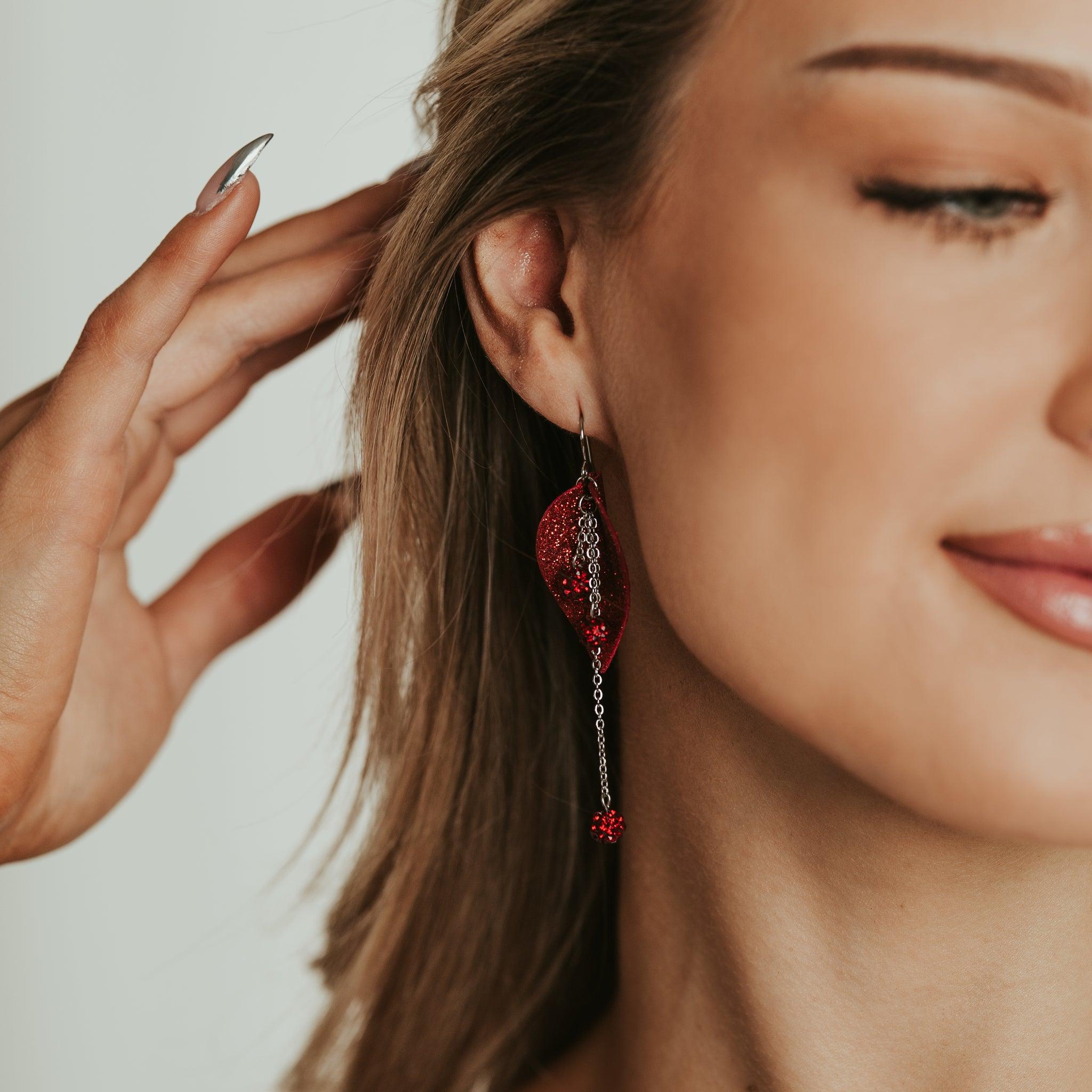 LEMPI earrings, Kalla (glitter red party model)