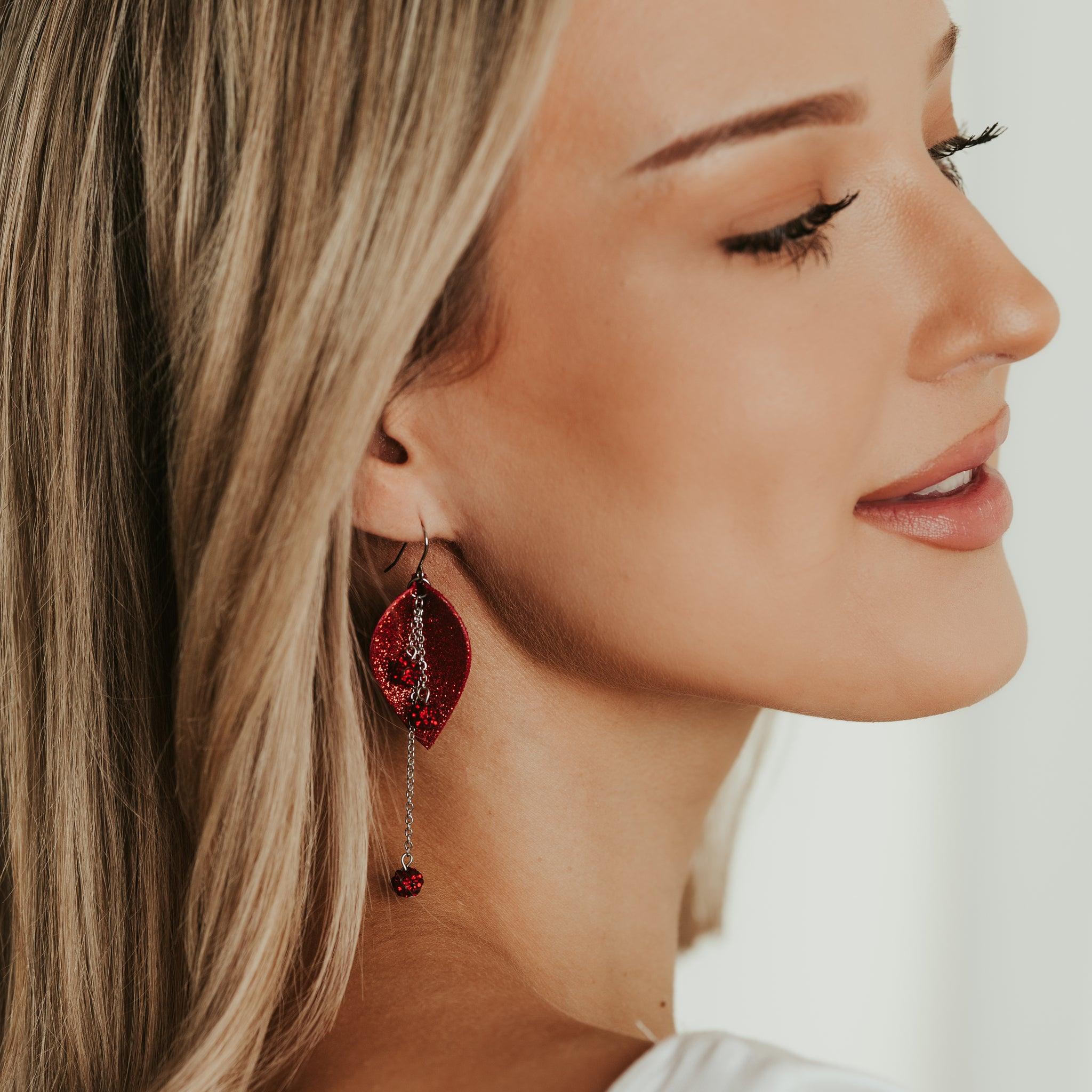 LEMPI earrings, Kalla (glitter red party model)