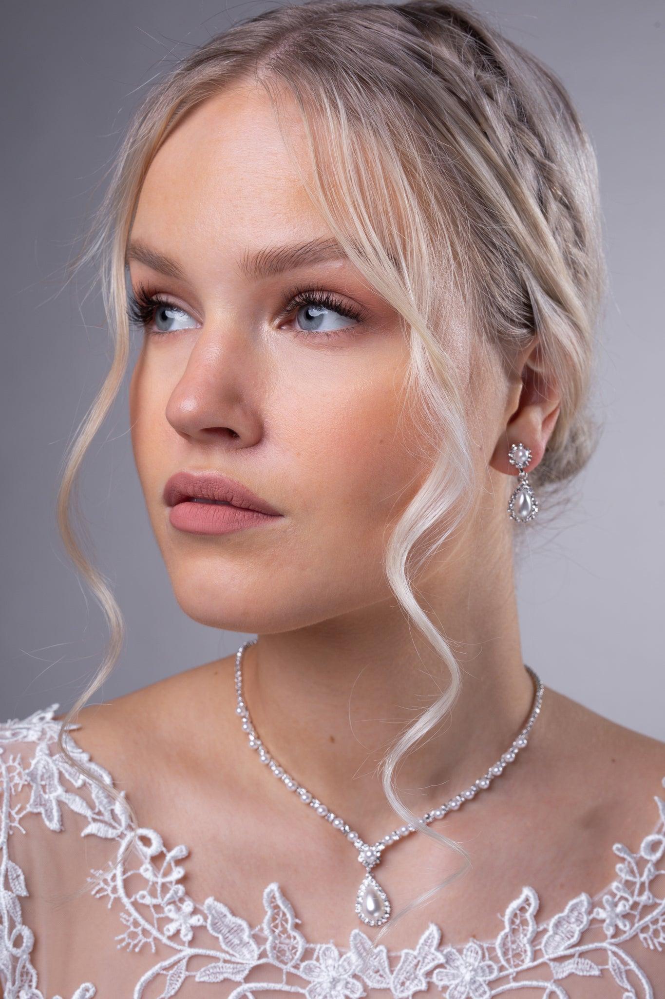 Strassikorvakorut,  Romantic Pearl Earrings