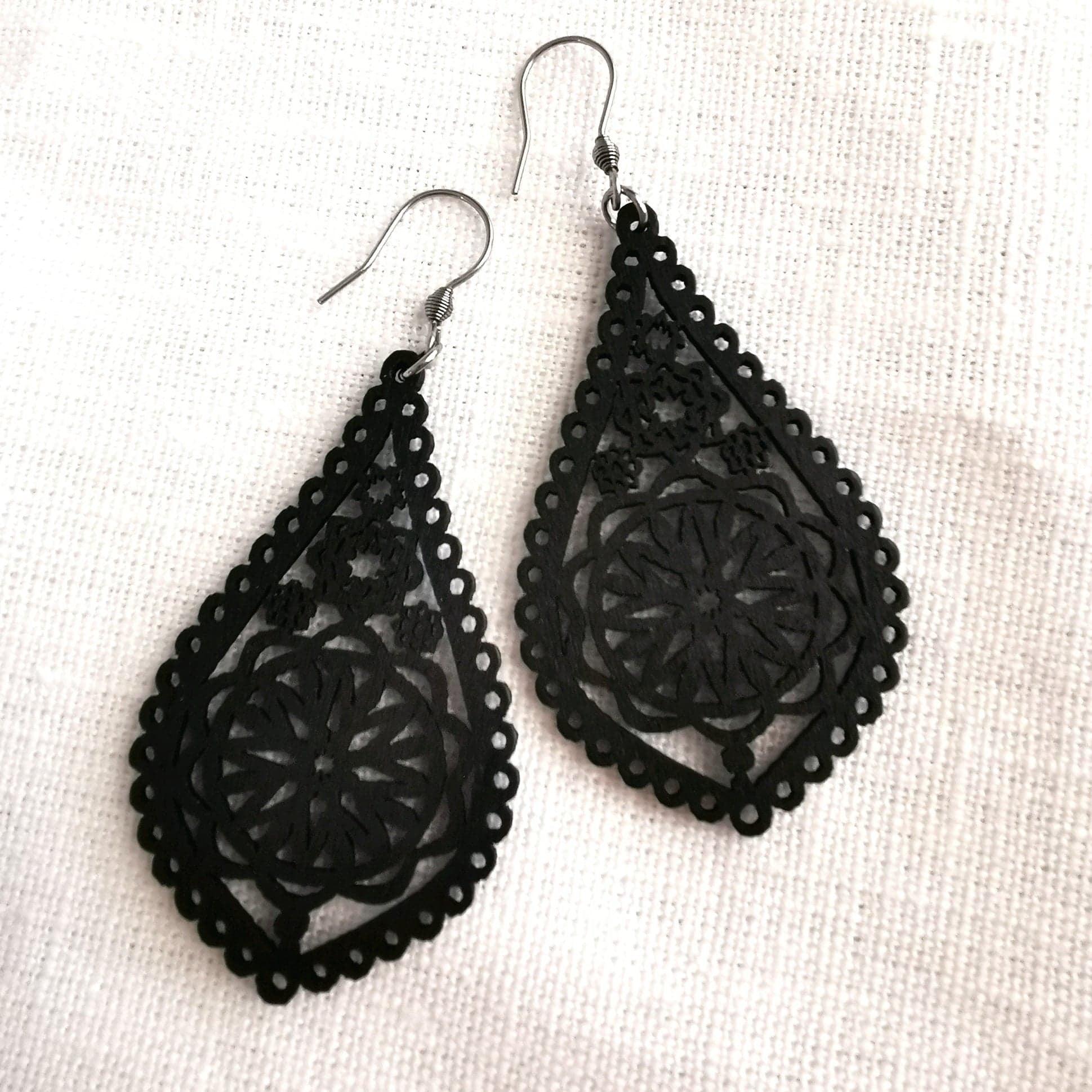 Wooden earrings, Lace drop (black)