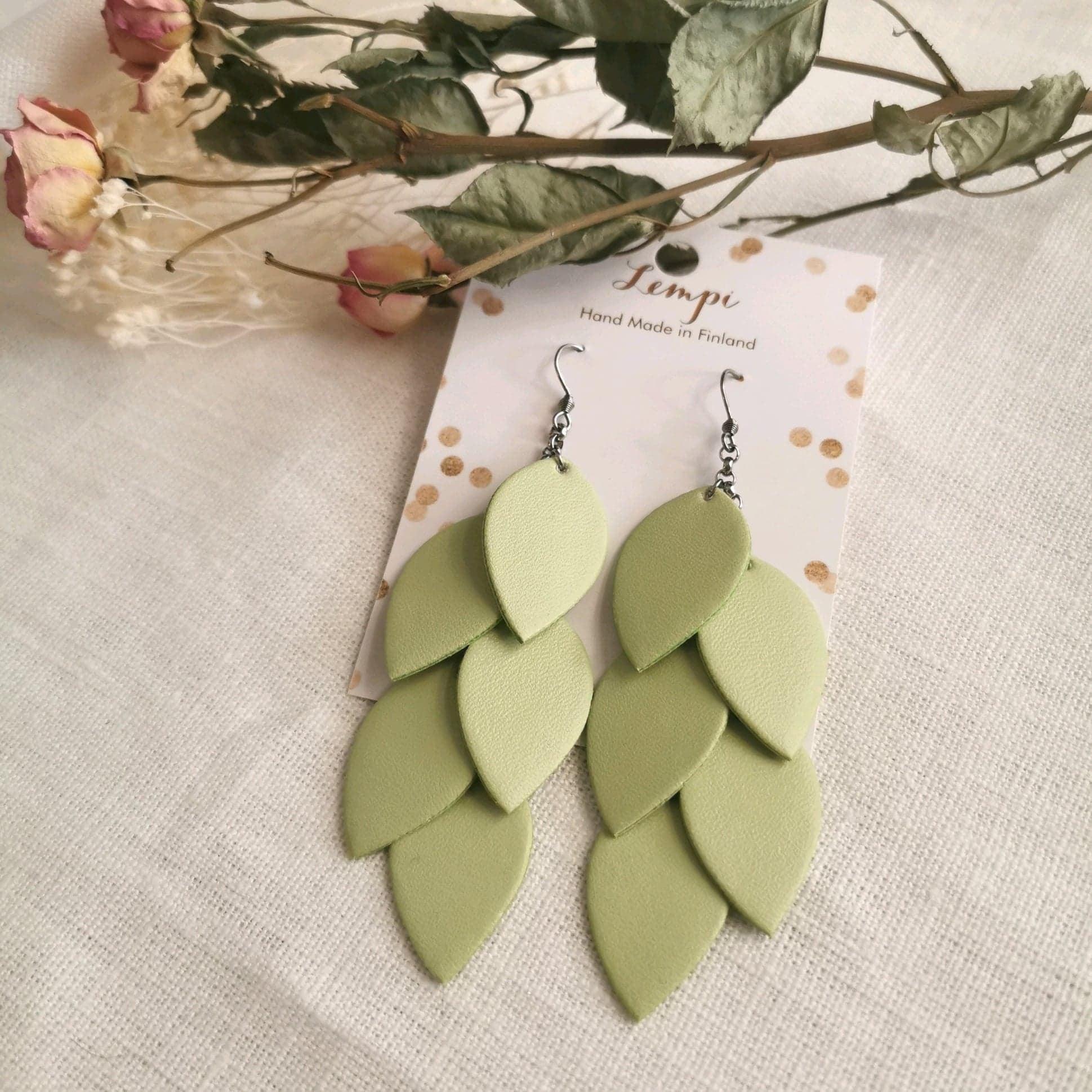 LEMPI earrings, Grain (light green)