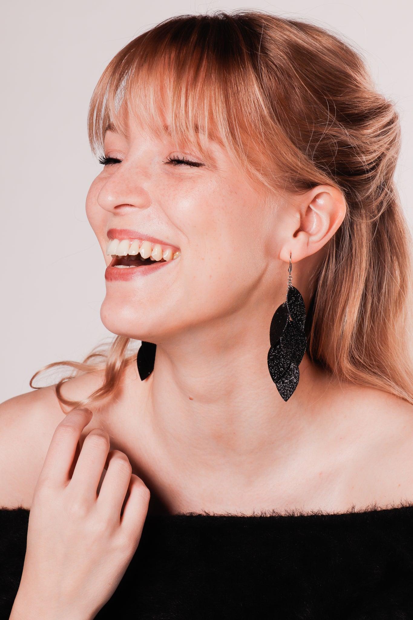 LEMPI earrings, Grain (black glitter)