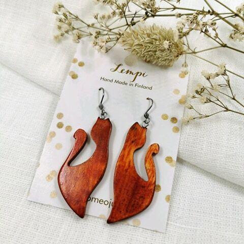 LEMPI earrings, Cat flirting (orange, curly birch)