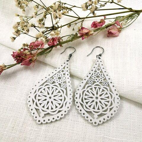 Wooden earrings, Lace drop (white)