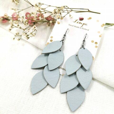 LEMPI earrings, Grain (hazy light blue)