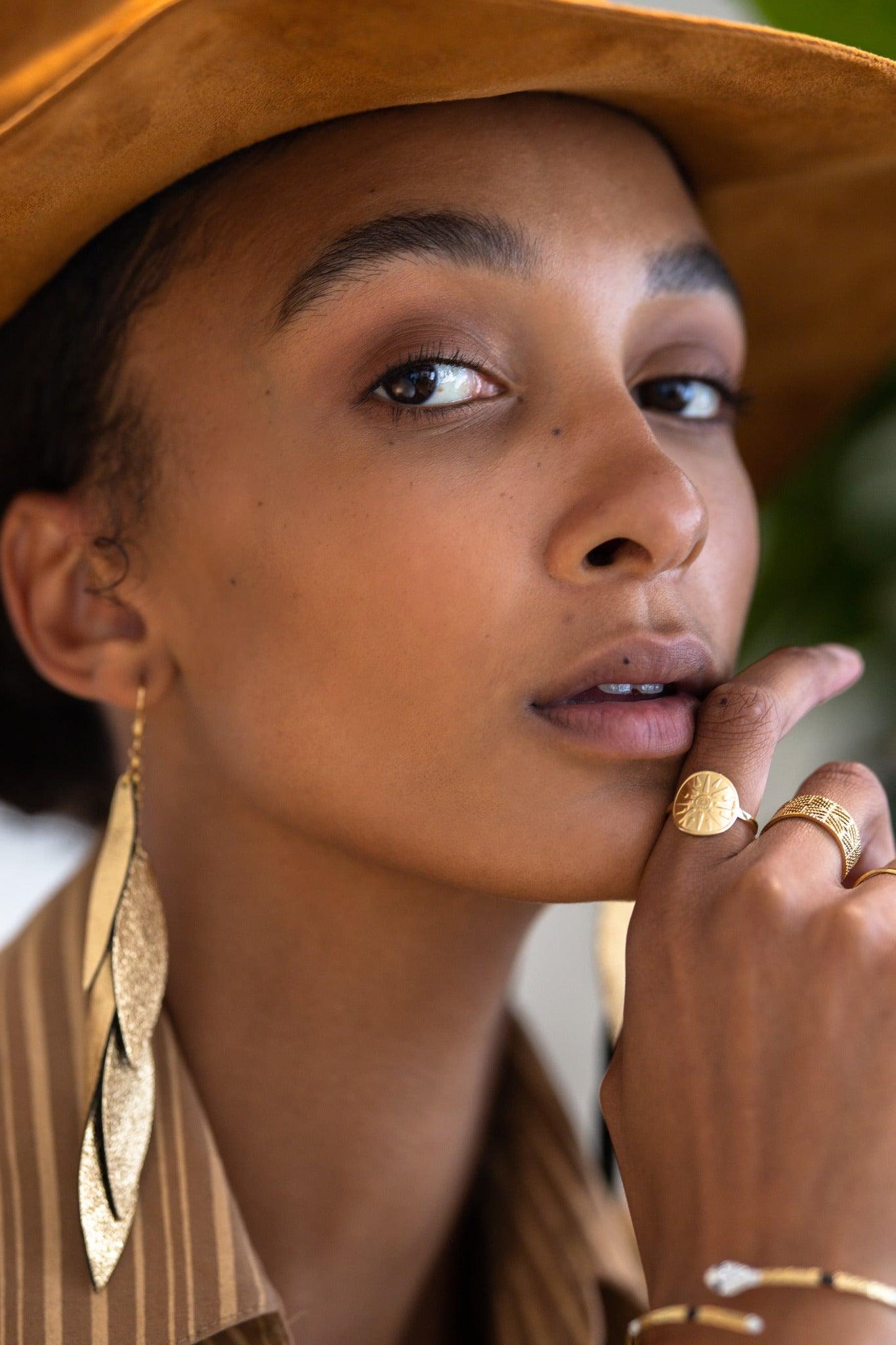 LEMPI earrings, Tähkä (gold, leather)