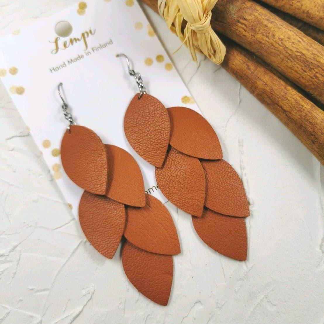 LEMPI earrings, Grain (cognac brown leather)