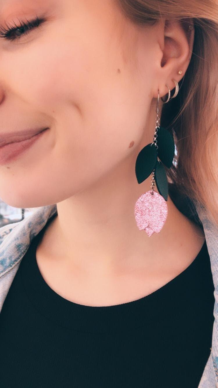 LEMPI earrings, Leafy tulip (pink glitter)