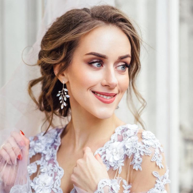 Kristallikorvakorut, ATHENA BRIDAL|Crystal Twine Earrings in GD