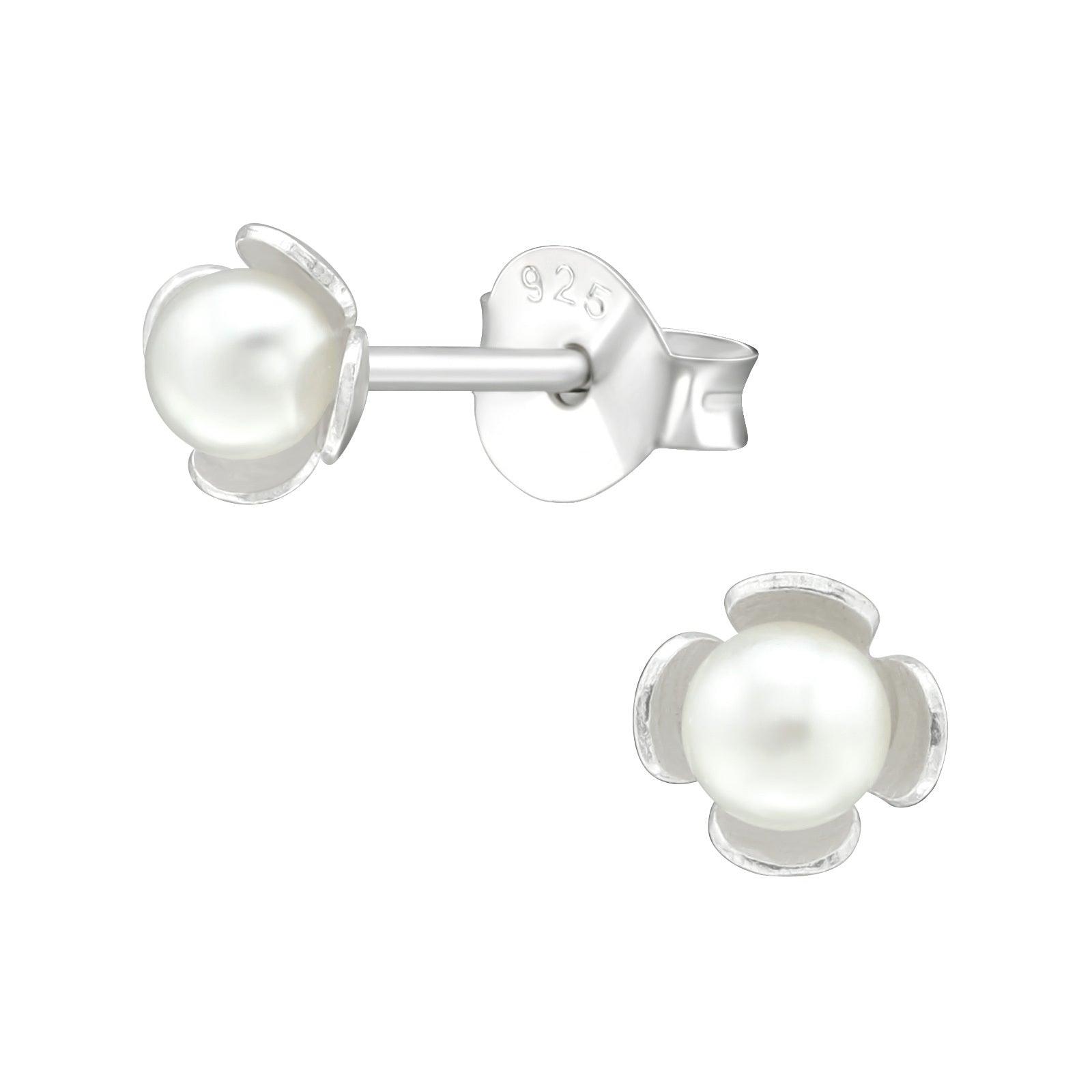 Hopeiset korvanapit, Small Flower Pearl Earstuds -pienet helminapit