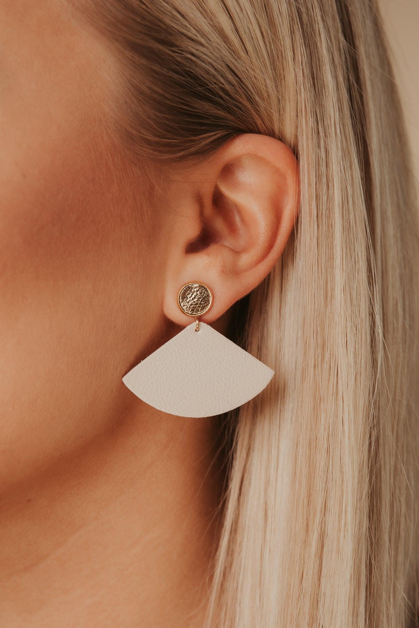 LEMPI earrings, Triangle (button, beige)