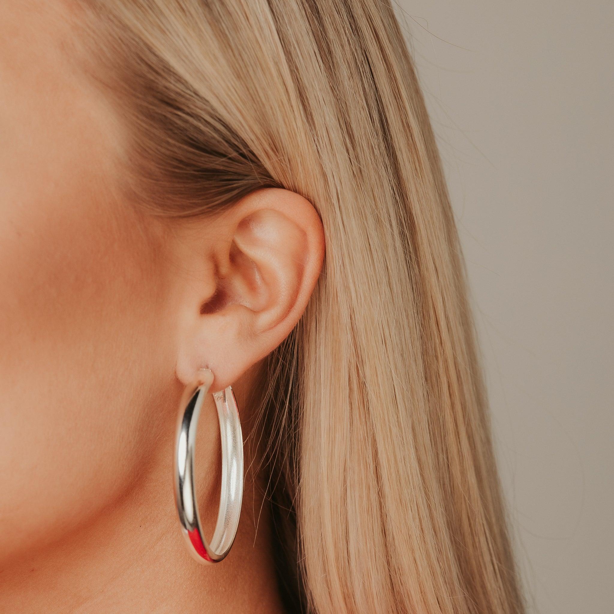 Hopeiset renkaat, Wide Basic Silver Hoops