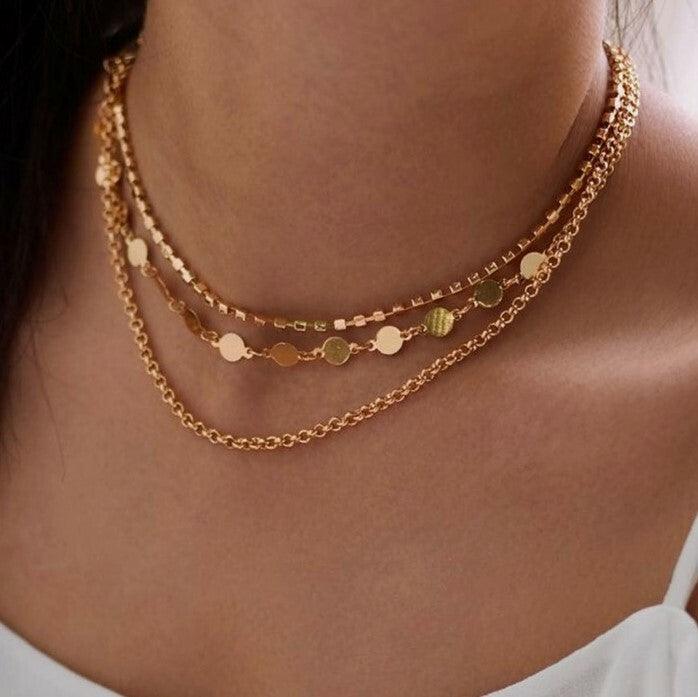 Kerroskaulakoru, FRENCH RIVIERA|Short Three Layer Necklace in Gold