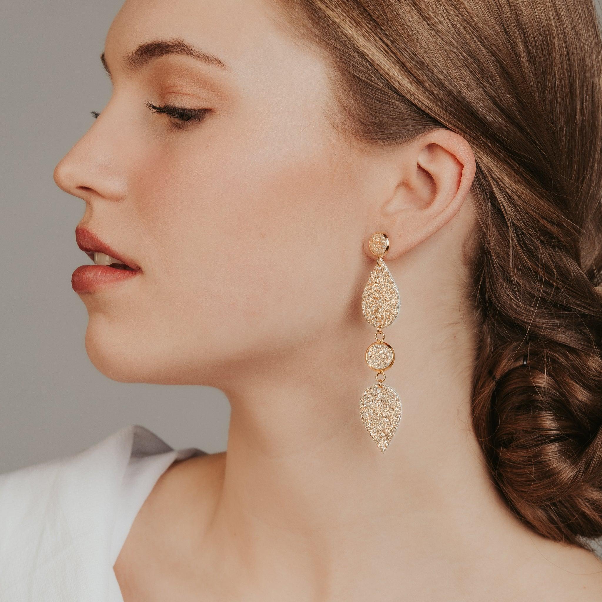 LEMPI earrings, Unelma (gold glitter, button fastening)