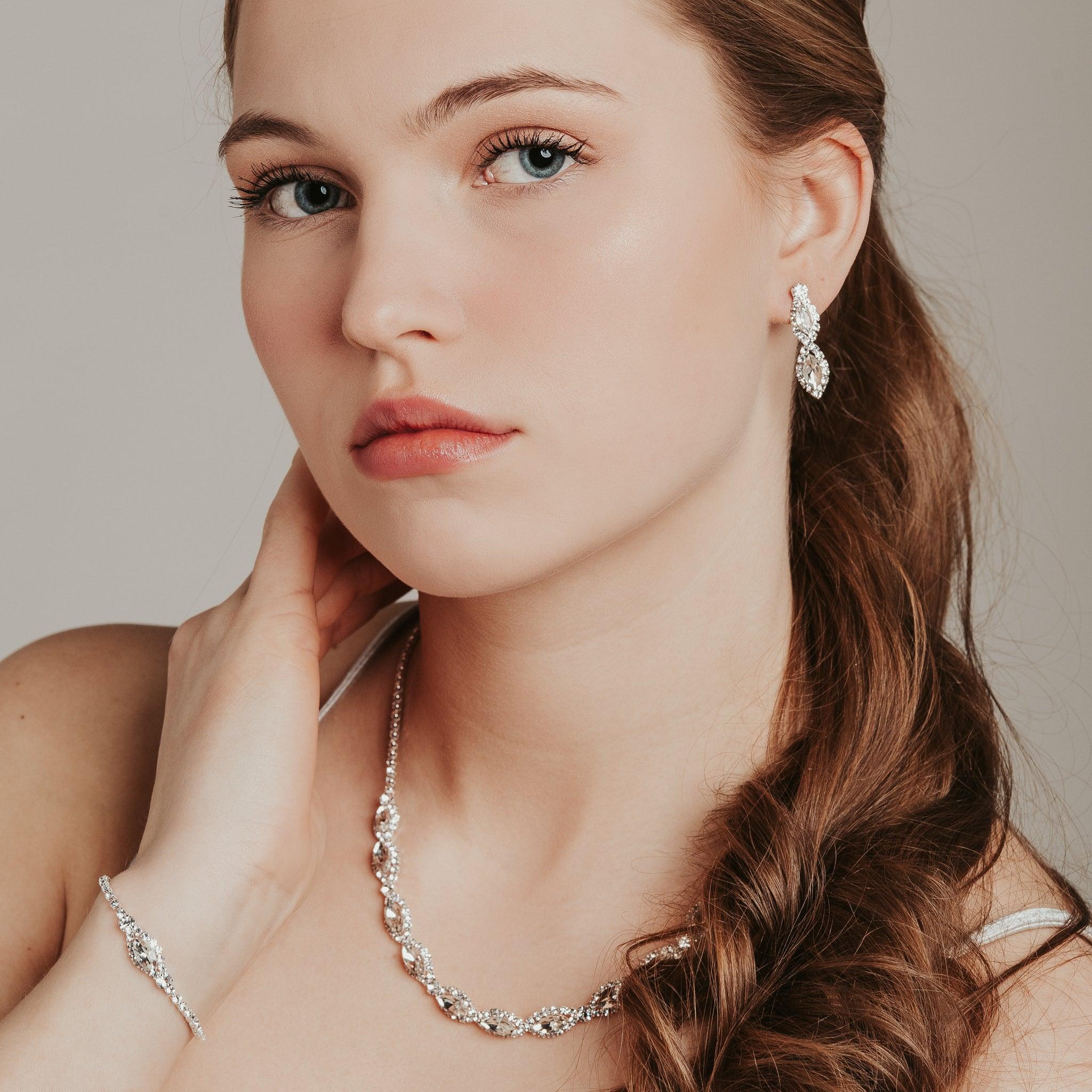 Strassikaulakoru, ROMANCE|Phillippa Necklace in Silver