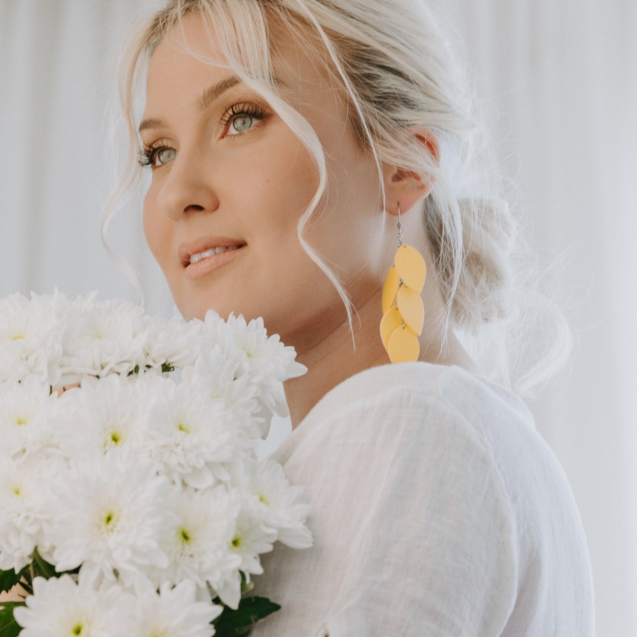 LEMPI earrings, Grain (light yellow, silver-plated chain)