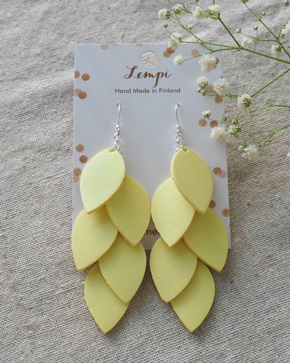 LEMPI earrings, Grain (light yellow, silver-plated chain)