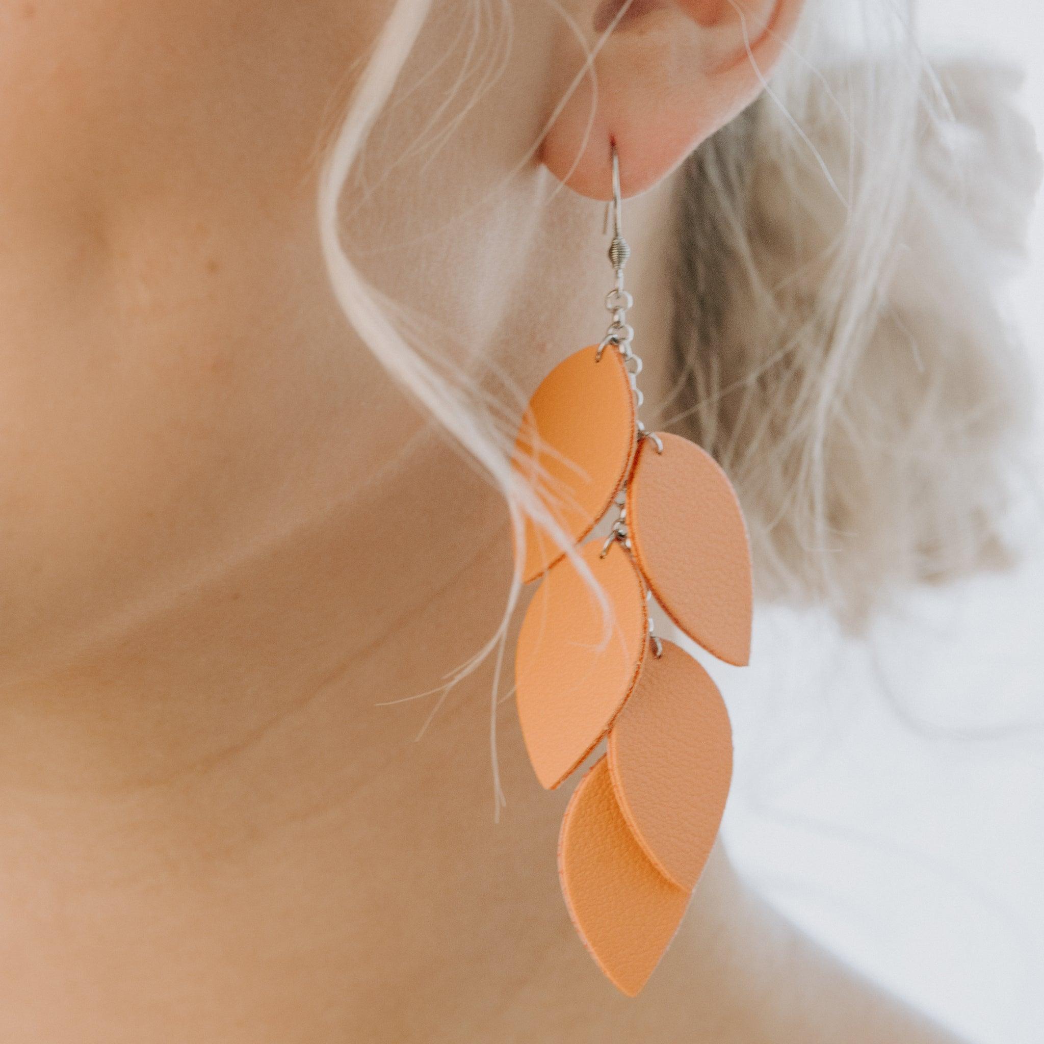 LEMPI earrings, Grain (peach)