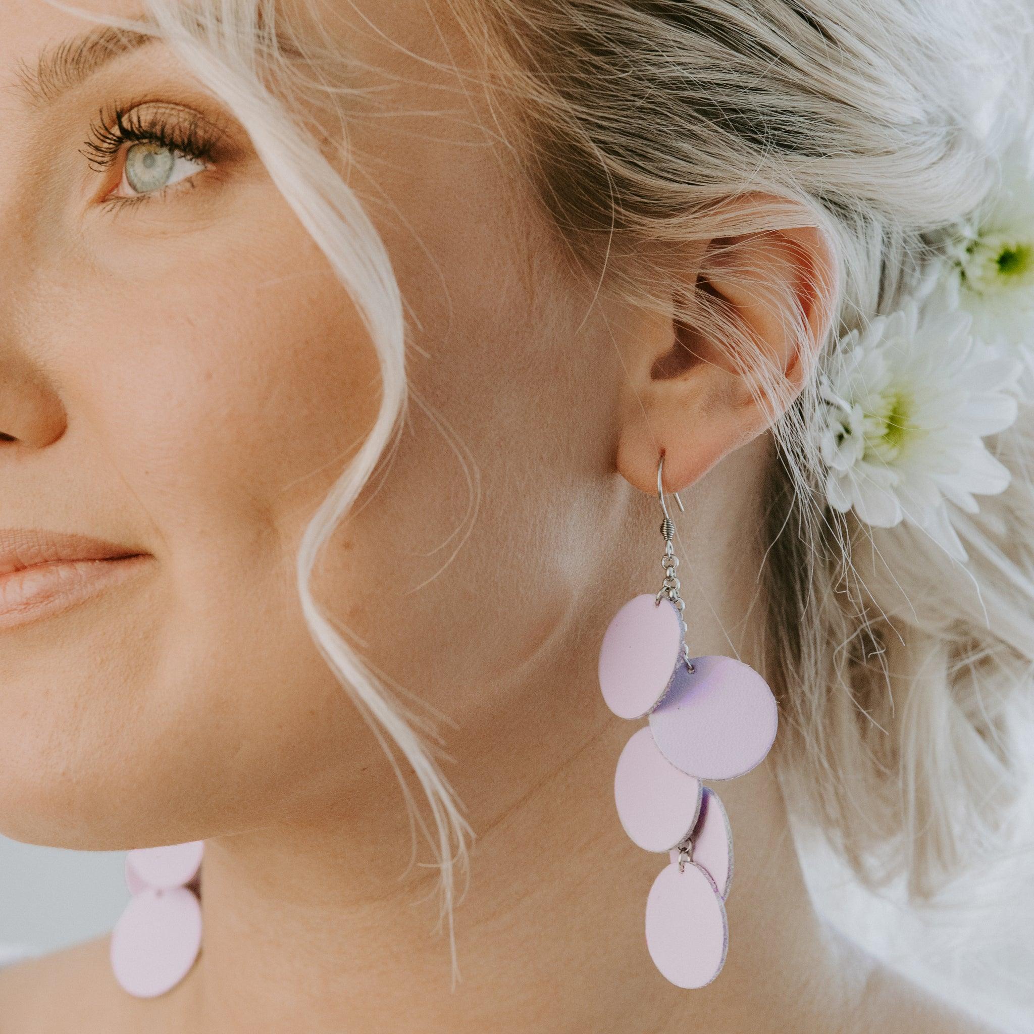 LEMPI earrings, Pearl (lavender)