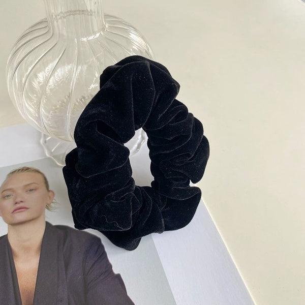 Donitsi/Scrunchie|SUGAR SUGAR, Velvet Scrunchie -musta samettidonitsi