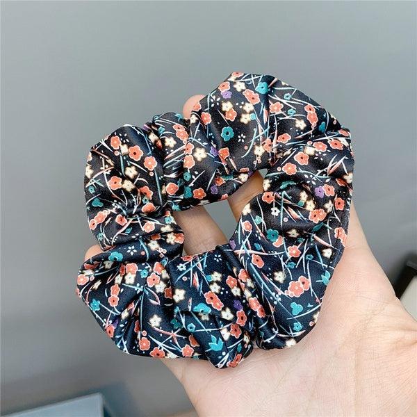 Scrunchie|SUGAR SUGAR, Mini Flowers  -kukallinen hiusdonitsi