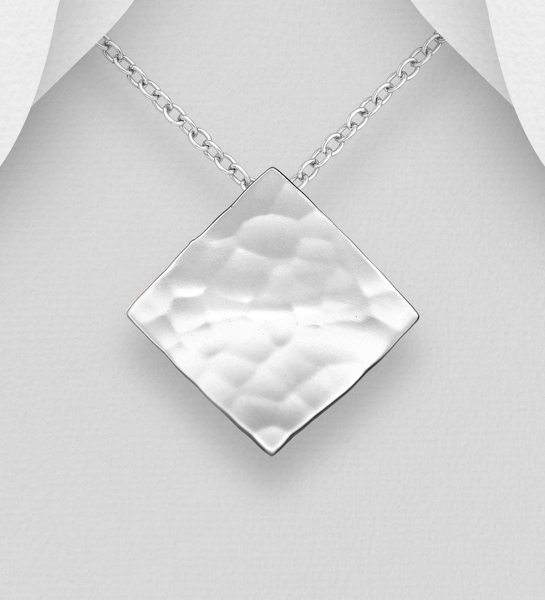 PREMIUM COLLECTION|Rhombus silver pendant with forged surface