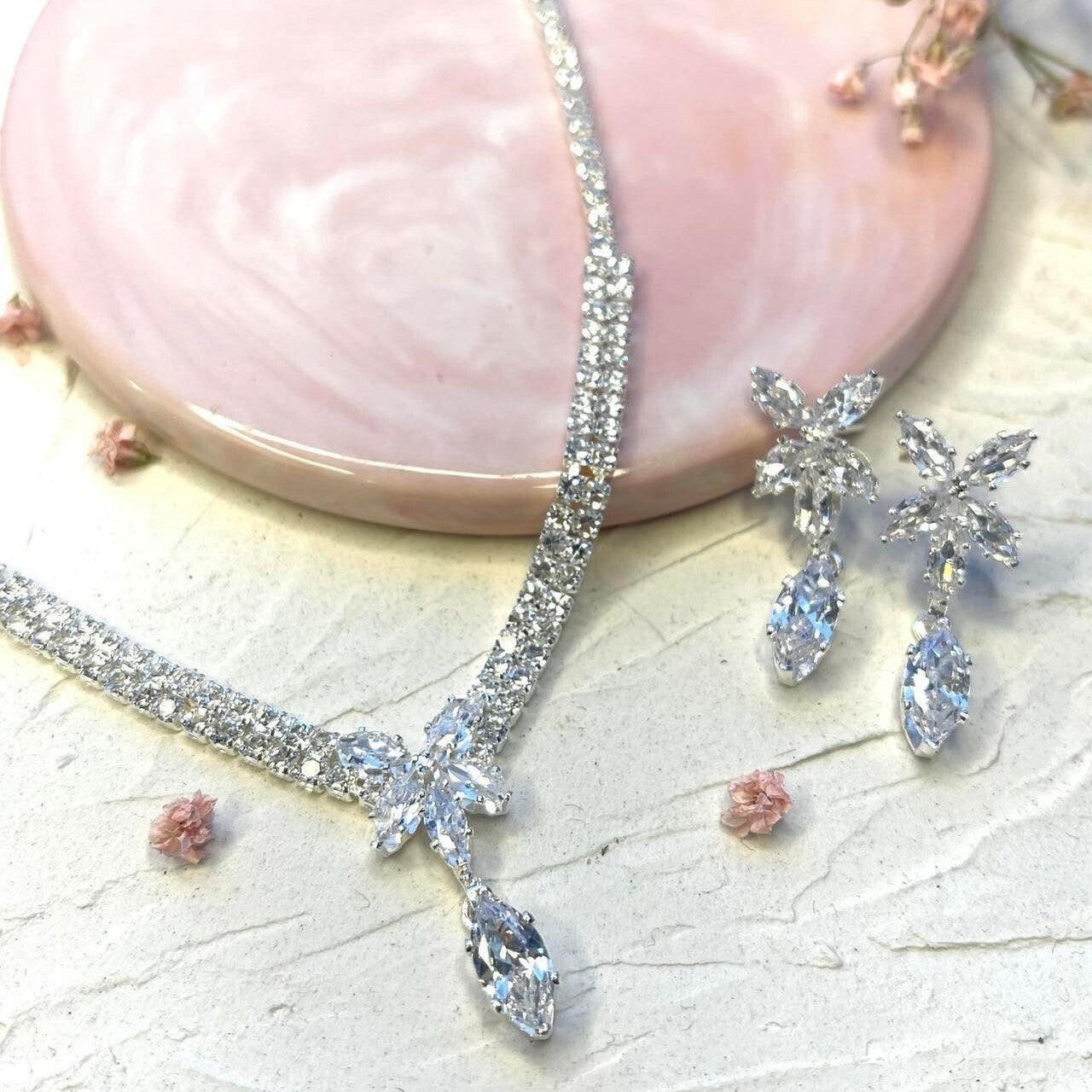 Rhinestone necklace, ROMANCE|Nora -silver-colored party necklace