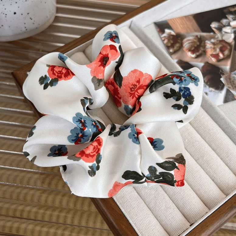 Scrunchie|SUGAR SUGAR, Rosy white satin flower hair donut