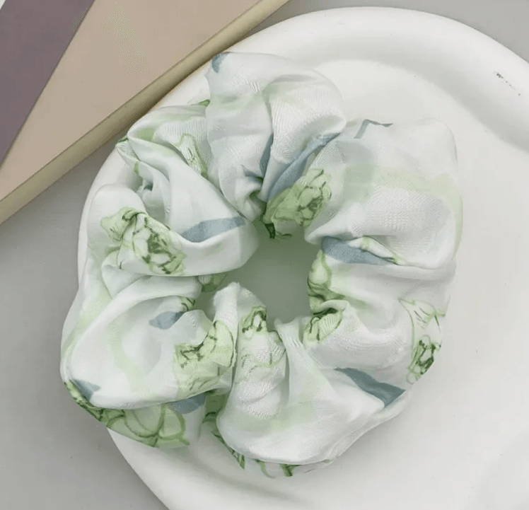 Scrunchie|SUGAR SUGAR, Rosy Kiss - light green floral hair donut