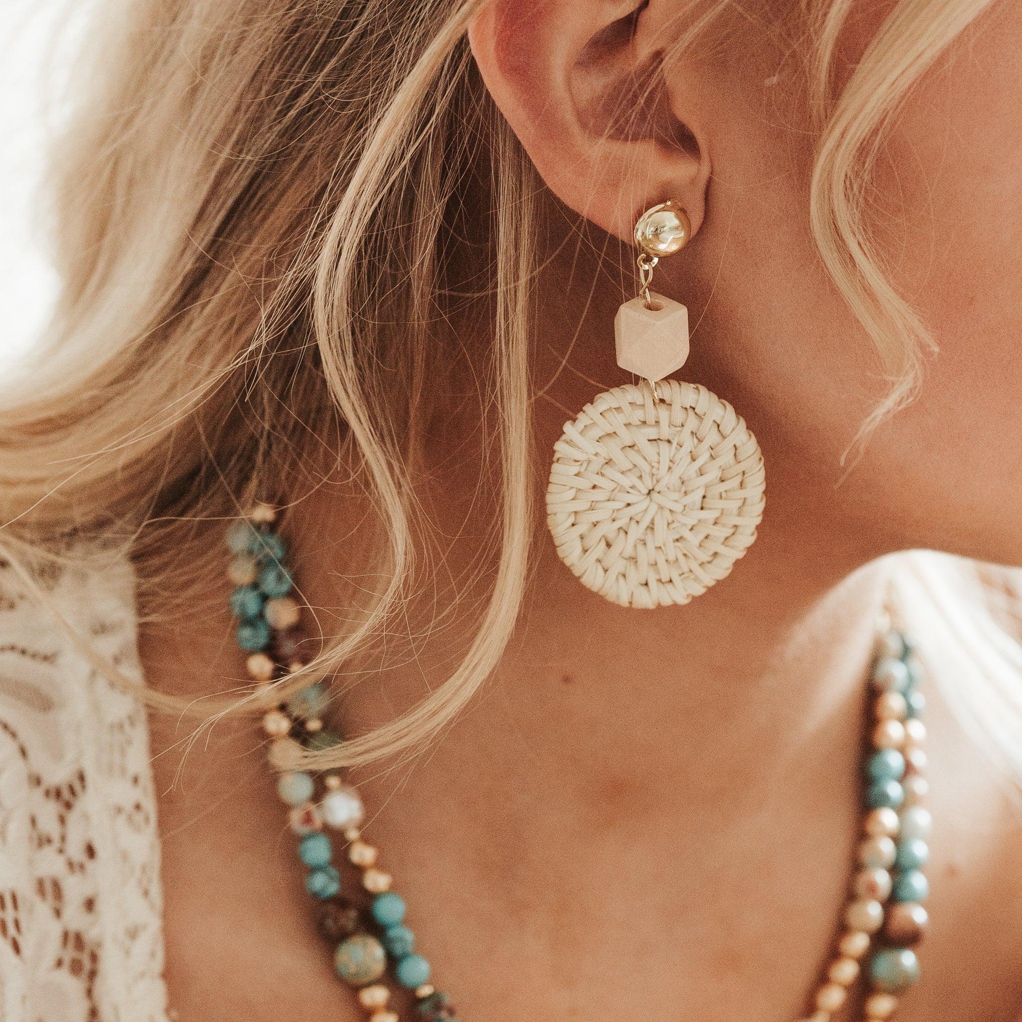 FRENCH RIVIERA|Ophelia light rattan earrings