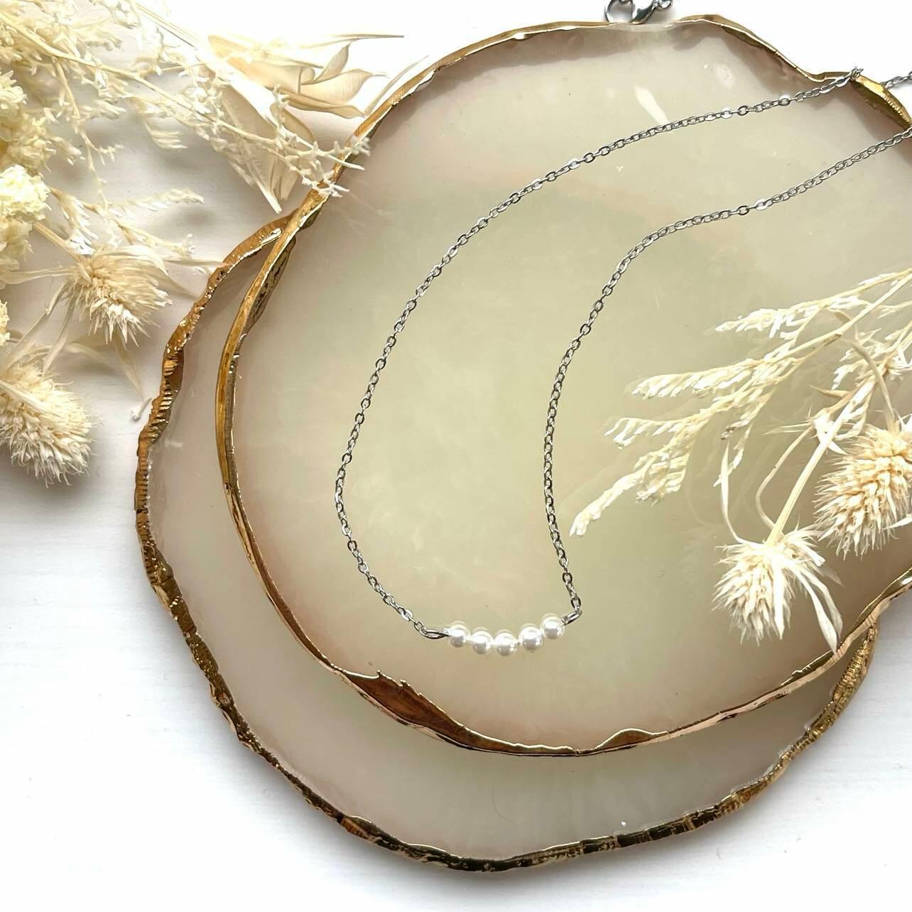 Kirurginteräskaulakoru, FRENCH RIVIERA|Belle Pearl Necklace in Silver