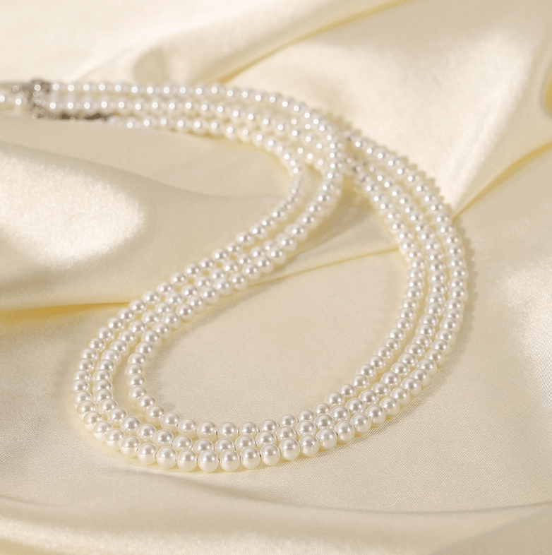 FRENCH RIVIERA, Amy -white pearl necklace with surgical steel clasp