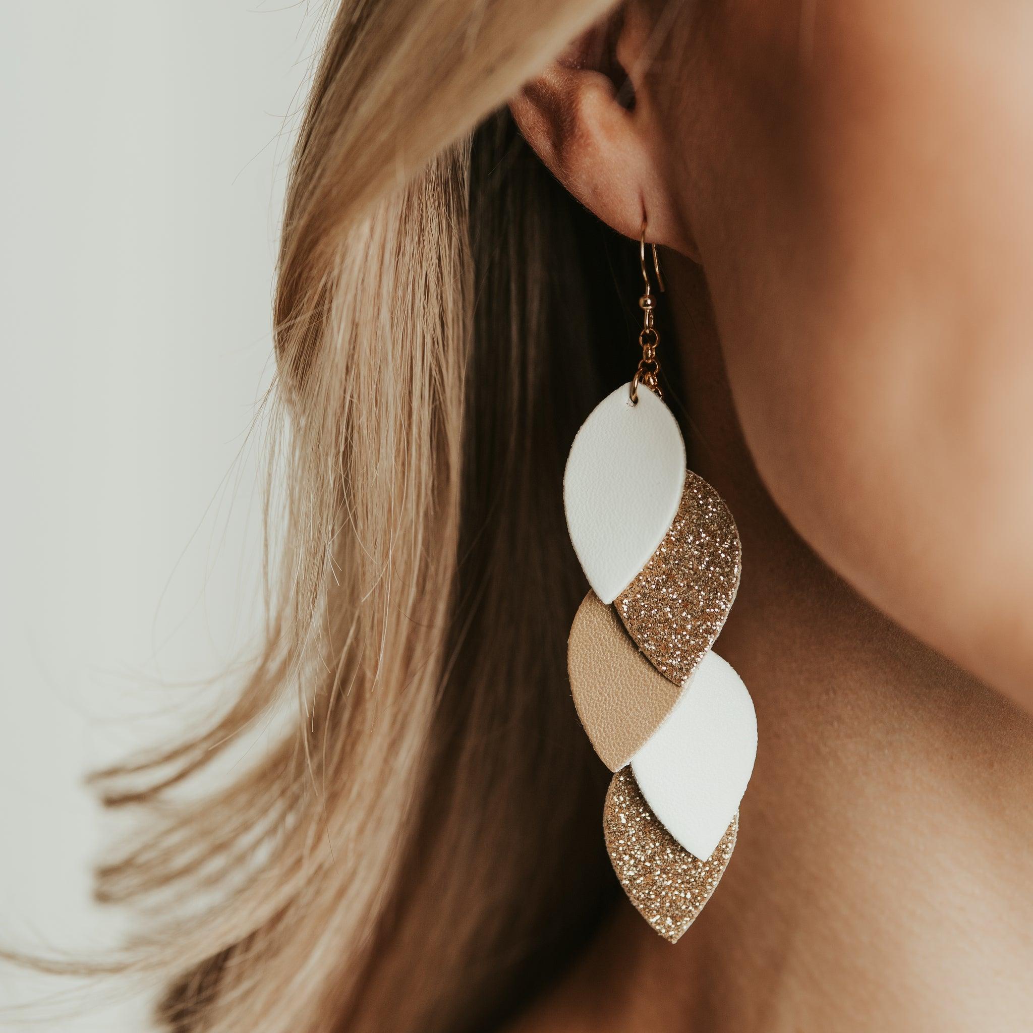 LEMPI earrings, Grain (beige/gold/white)