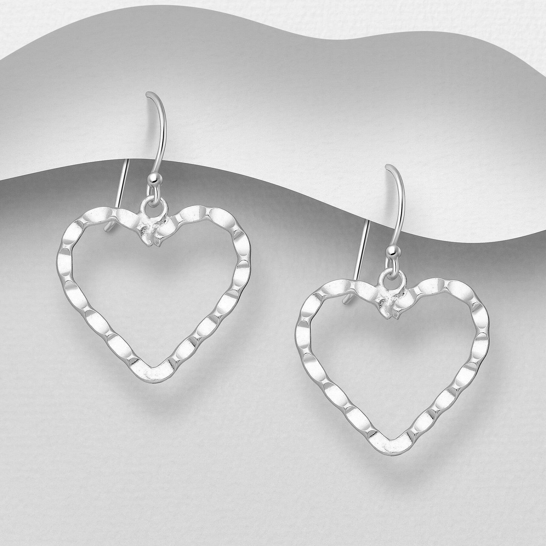 PREMIUM COLLECTION|Saga silver heart earrings with forged surface