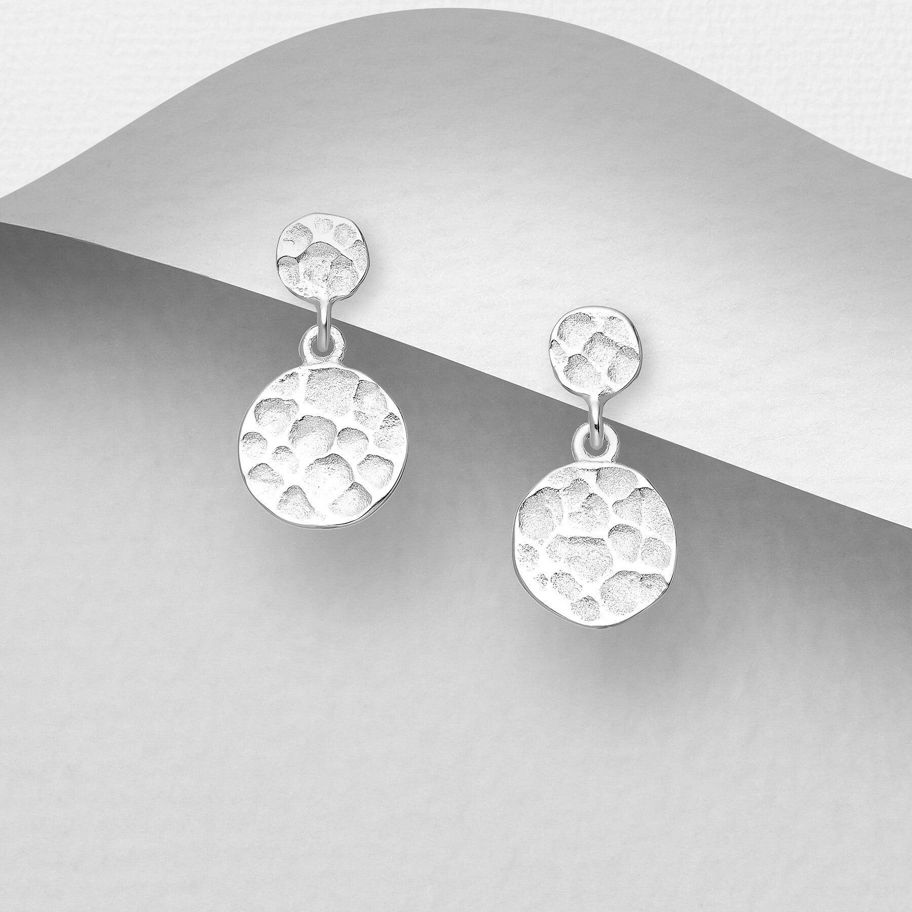 PREMIUM COLLECTION|Greta small silver earrings with a forged surface