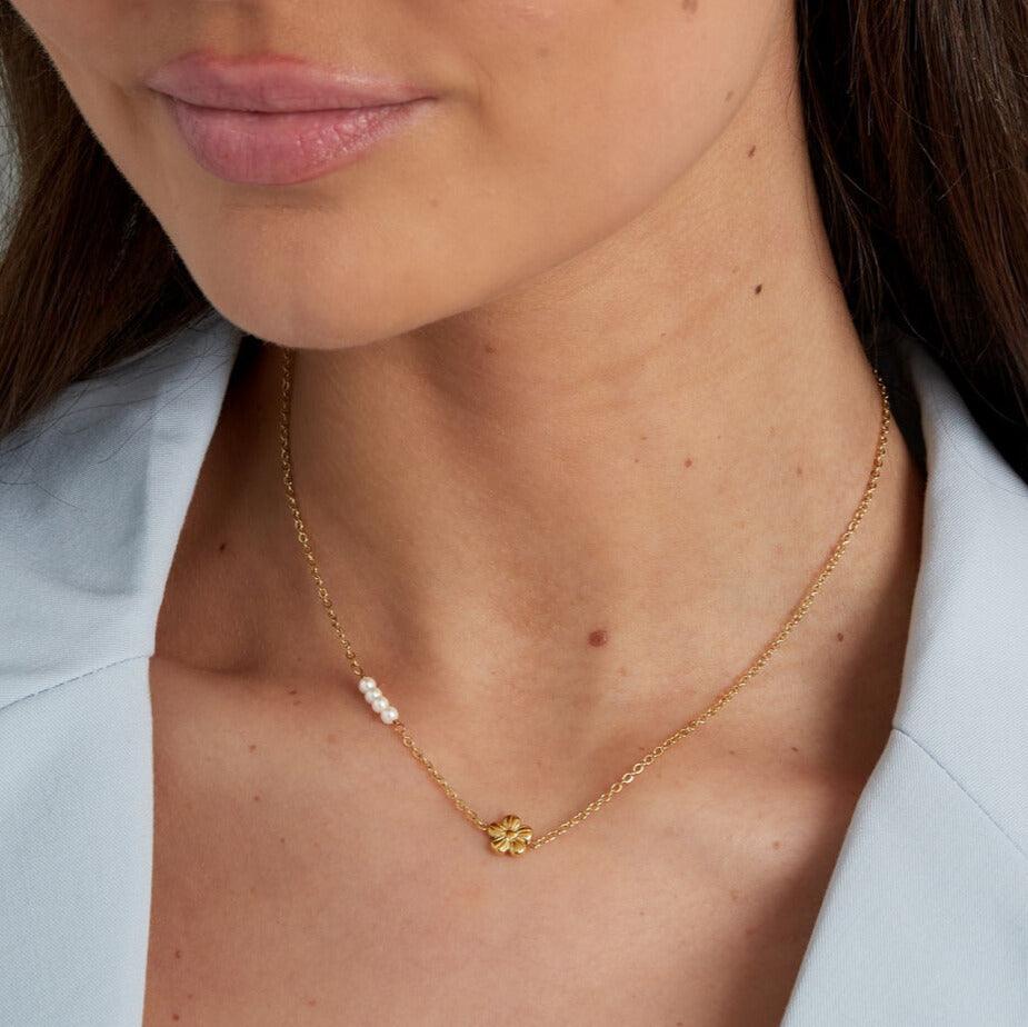 FRENCH RIVIERA | Lulu surgical steel necklace with flower decoration (gold)