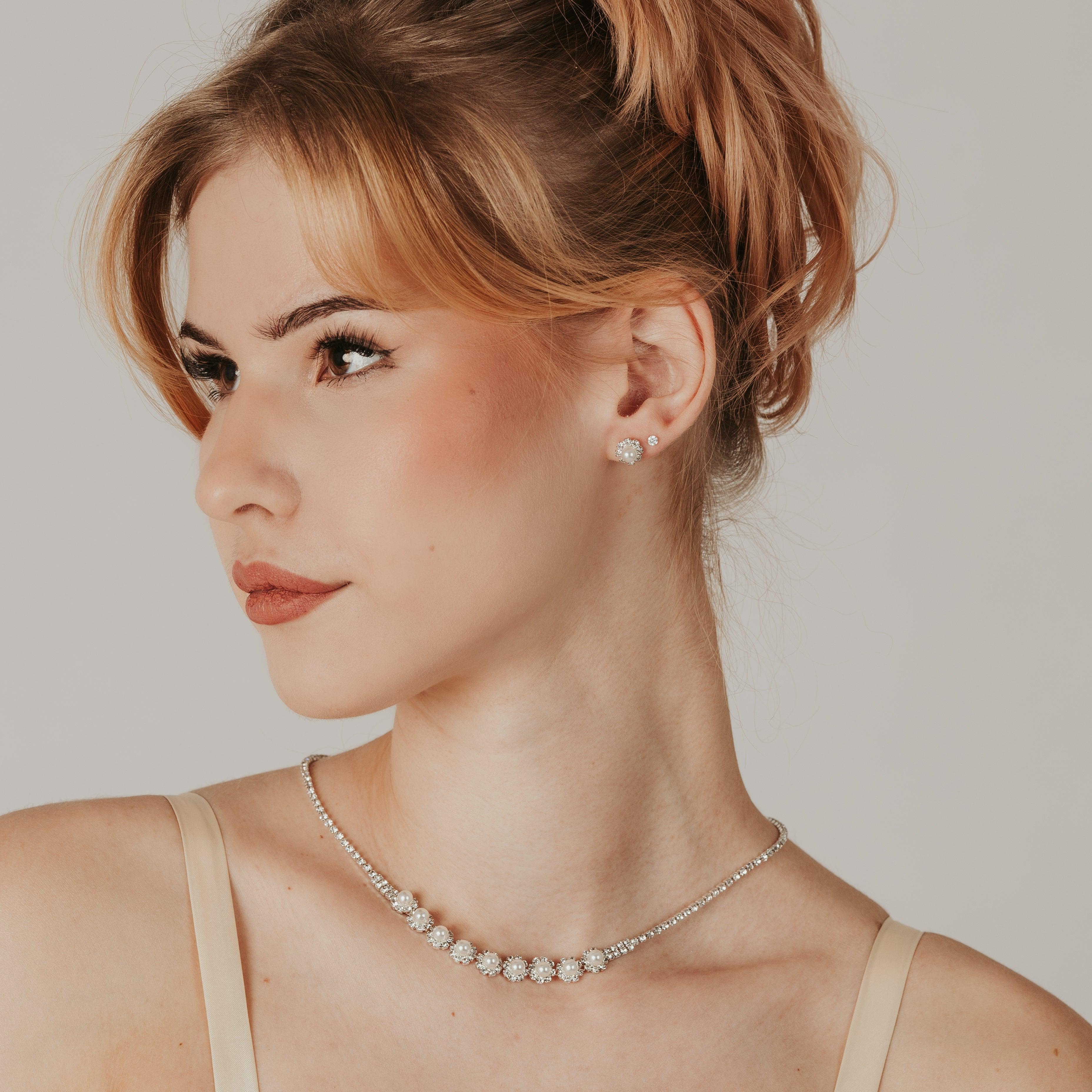 ROMANCE | Viviana silver-colored rhinestone necklace with pearls