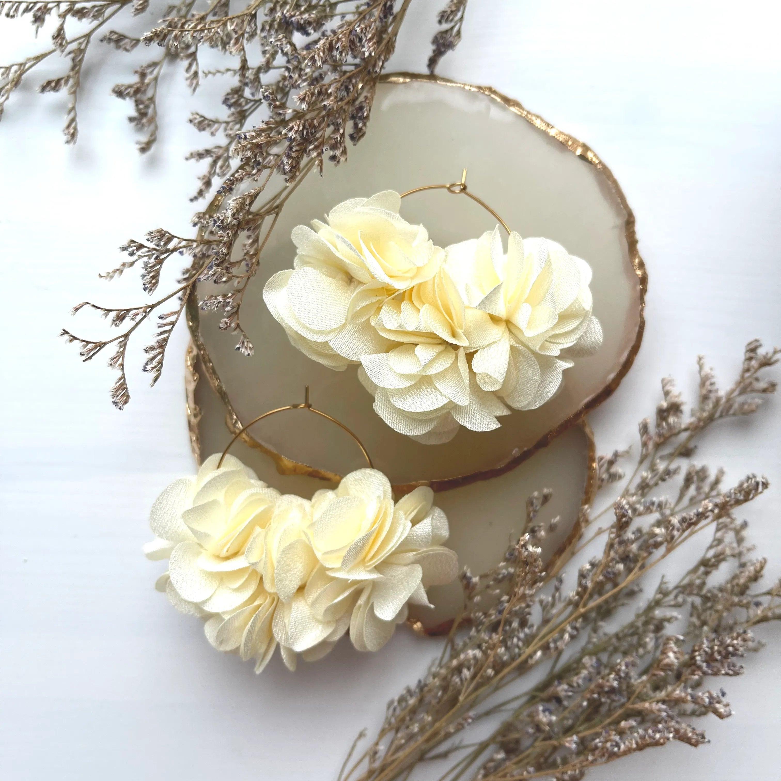 FRENCH RIVIERA | Jasmine flower earrings (cream)