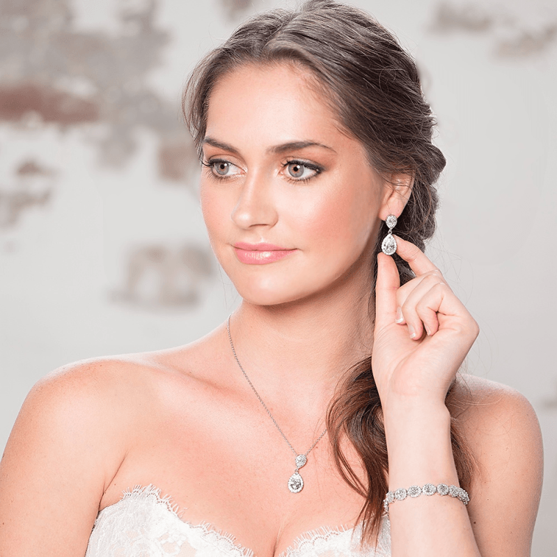 ATHENA BRIDAL | Léonie -pisaranmuotoinen kristallikaulakoru