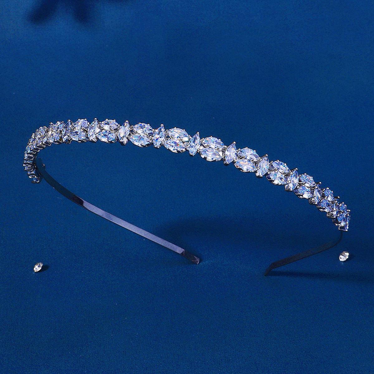 ROMANCE, Caroline -silver-colored party headband with clear crystals