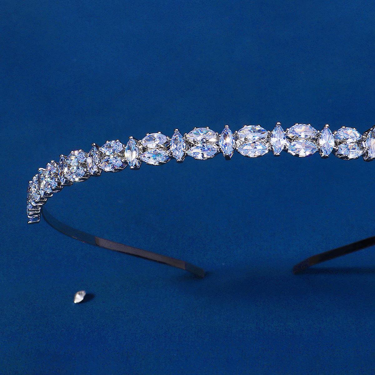 ROMANCE, Caroline -silver-colored party headband with clear crystals