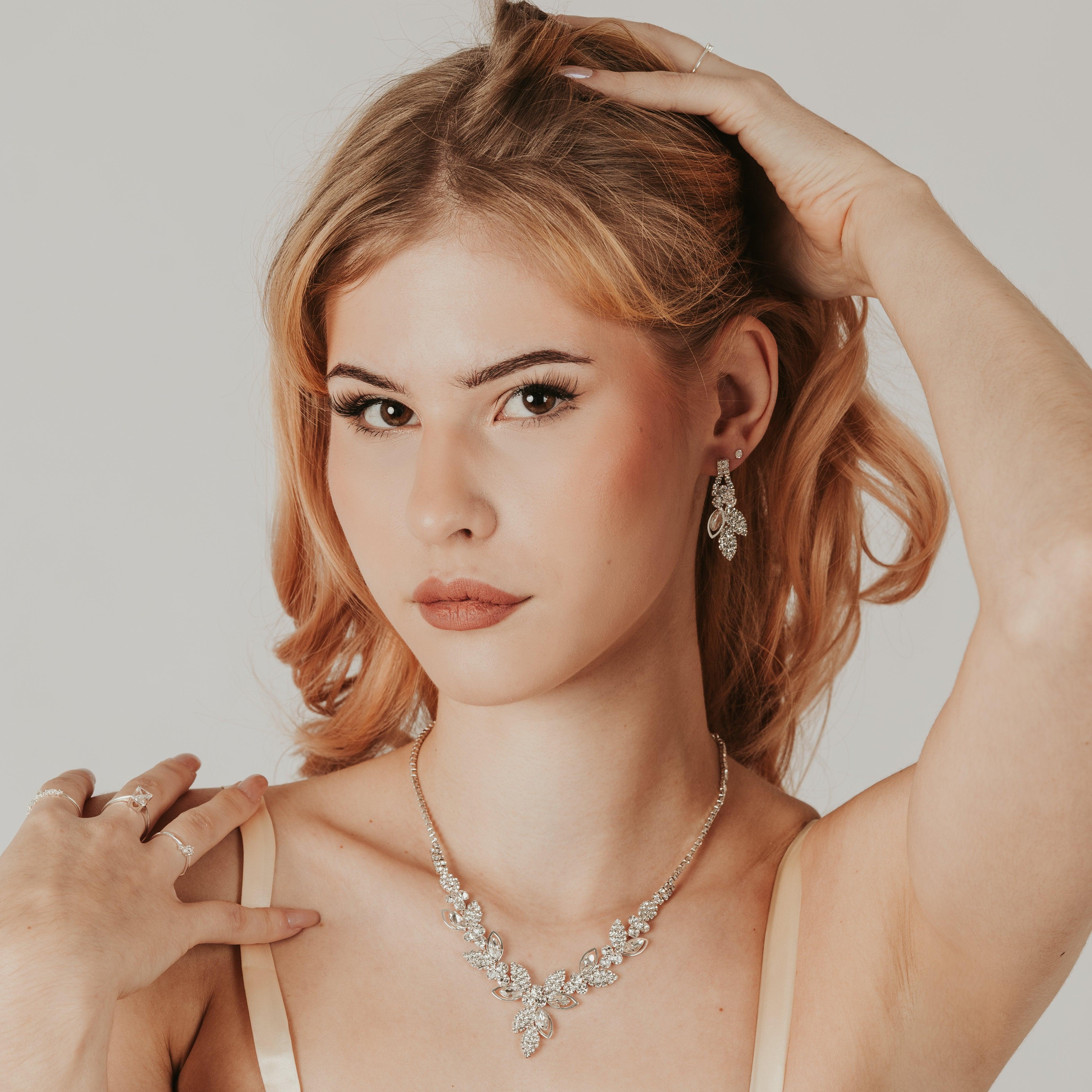 ROMANCE | Alisha silver-colored rhinestone necklace