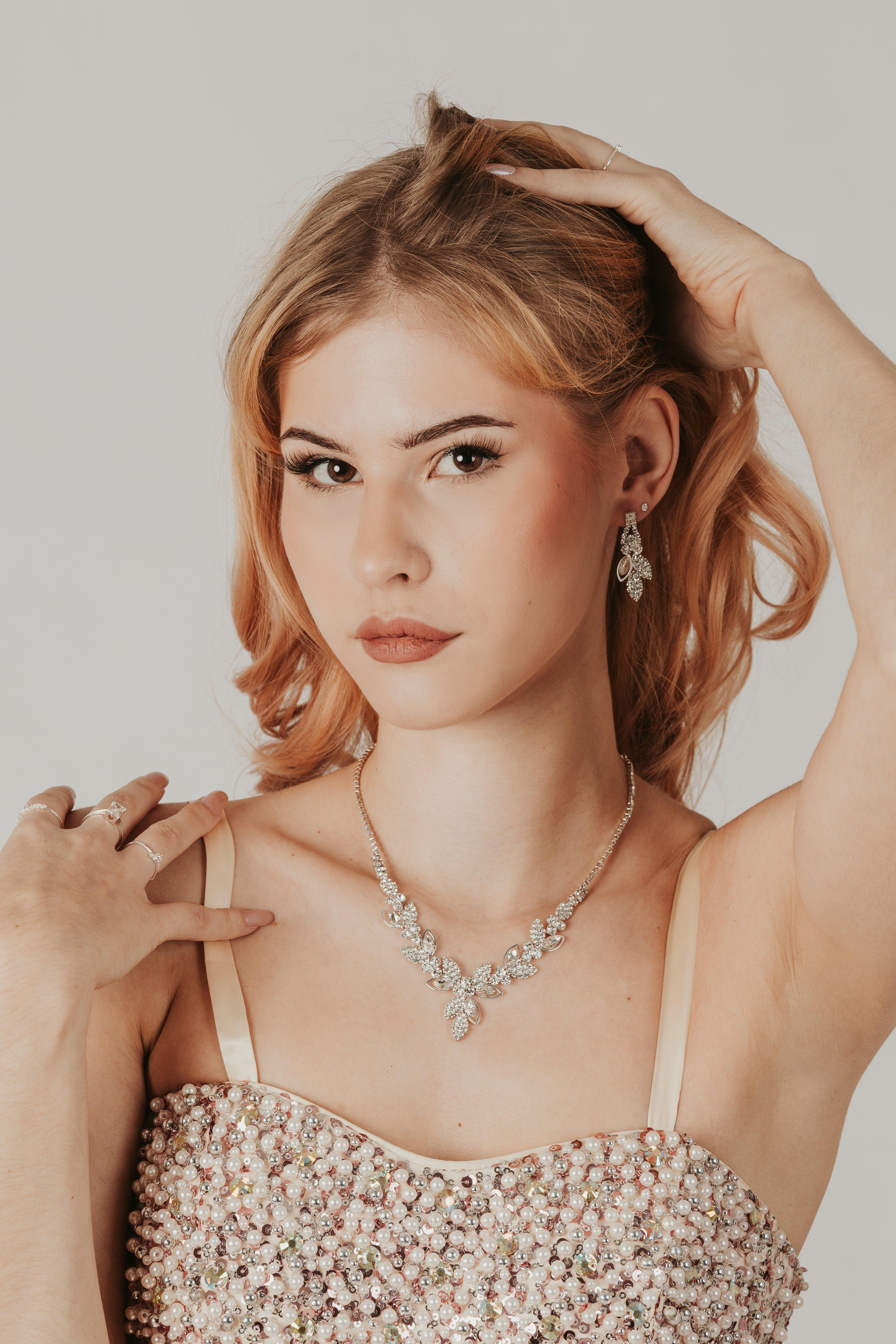 ROMANCE | Alisha silver-colored rhinestone necklace