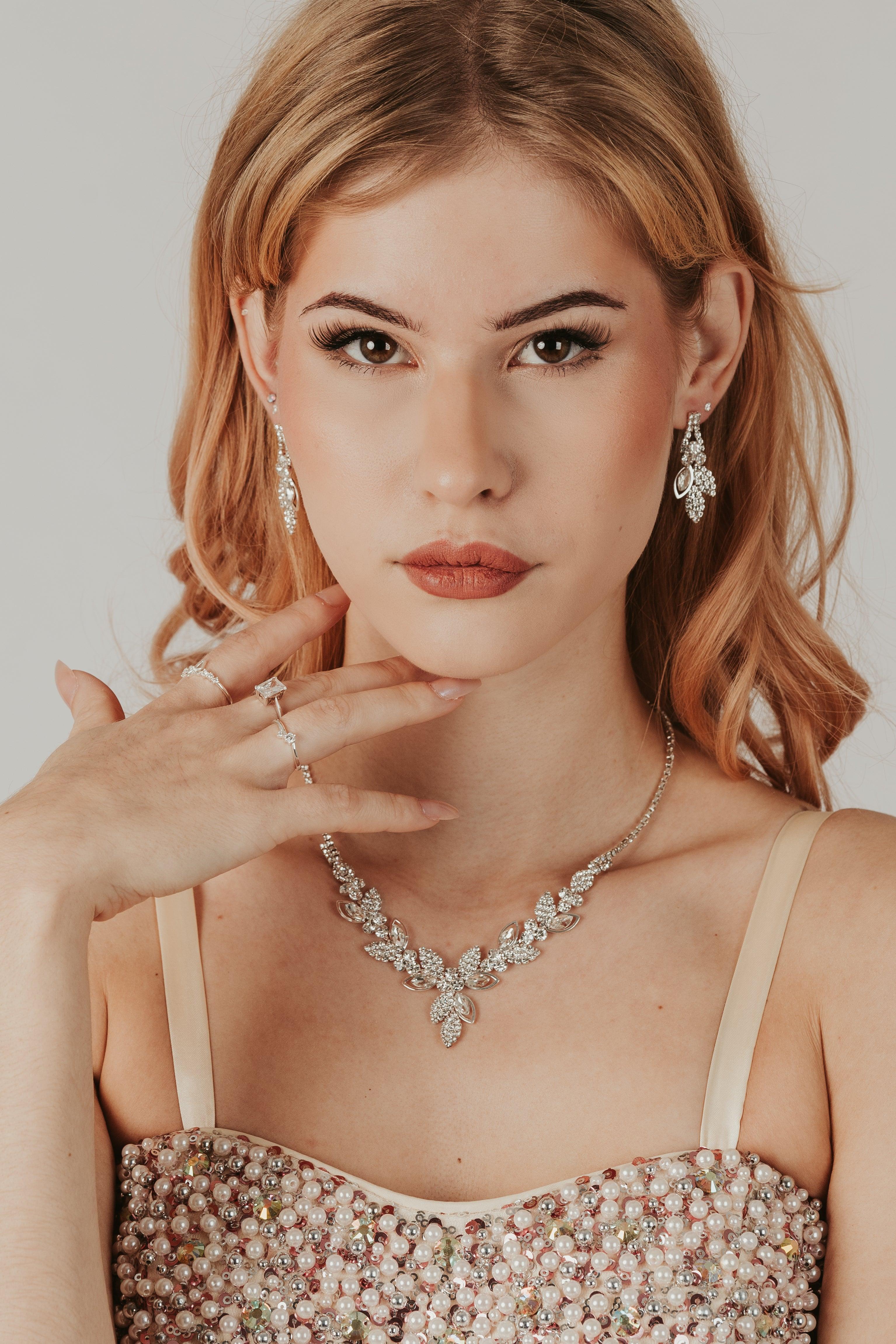 ROMANCE | Alisha silver-colored rhinestone necklace